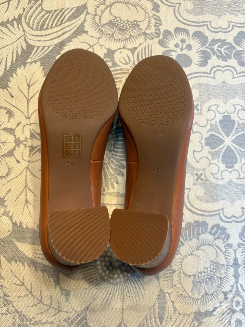 Tory Burch Janey Royal Tan Calf Leather Logo Round-Toe Janey 50 MM Pumps.